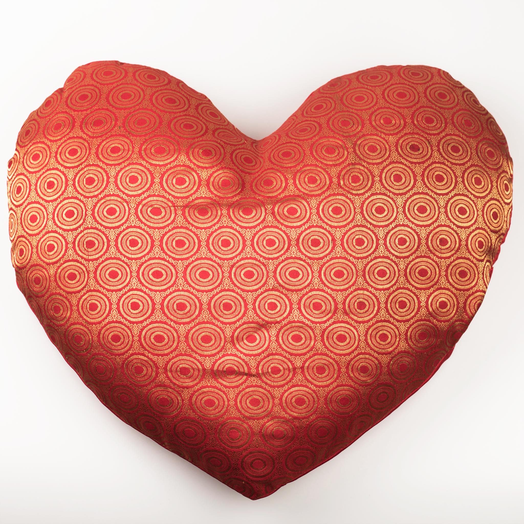 Heart shaped outlet pillow form